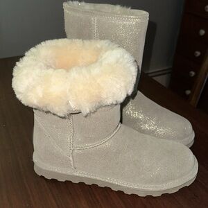 Bearpaw NWOT gold shimmer boots size 10